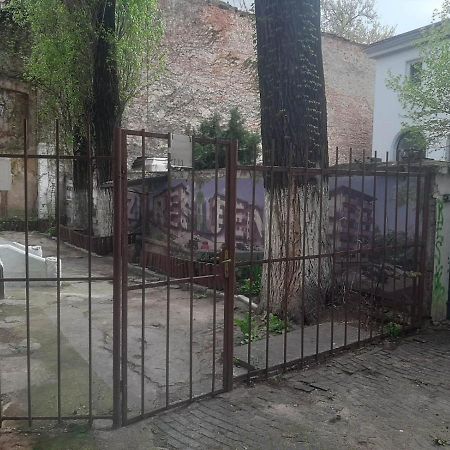 Studio In Near North Station Бухарест Екстер'єр фото
