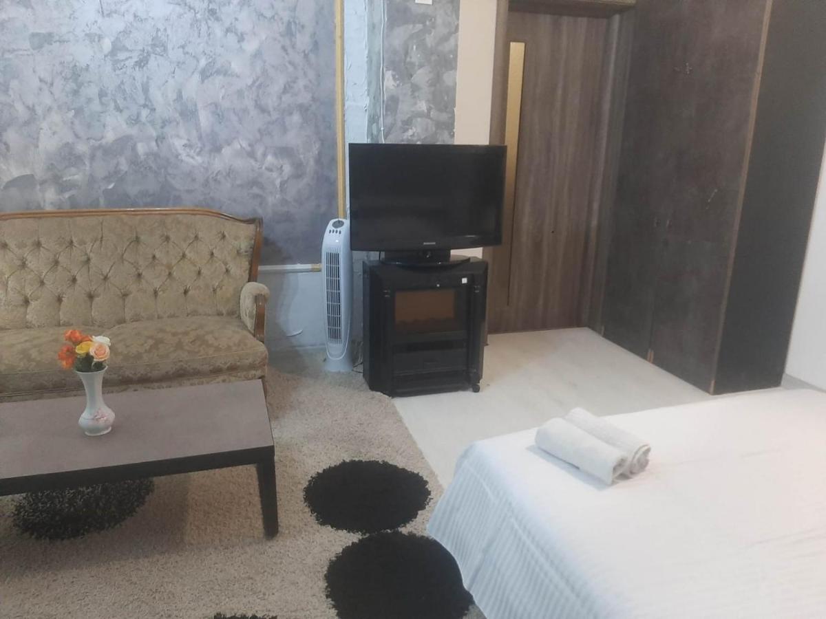Studio In Near North Station Бухарест Екстер'єр фото