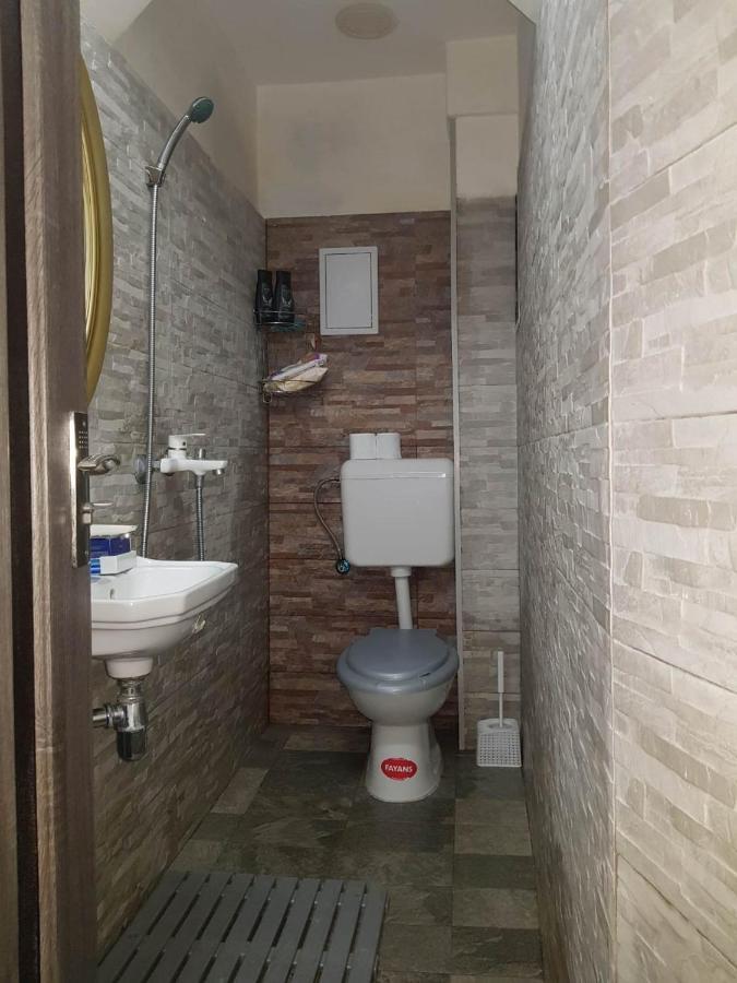 Studio In Near North Station Бухарест Екстер'єр фото