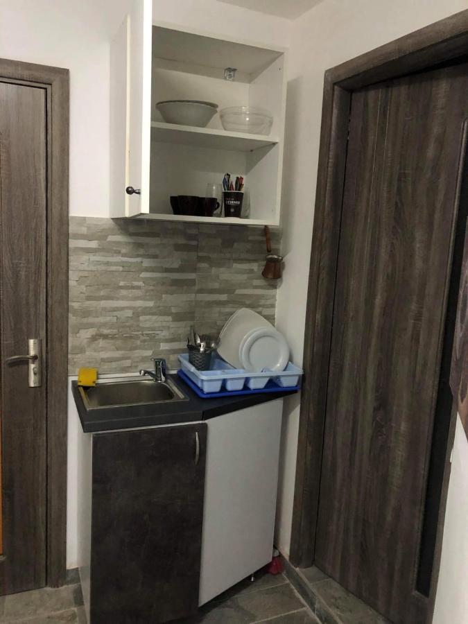 Studio In Near North Station Бухарест Екстер'єр фото